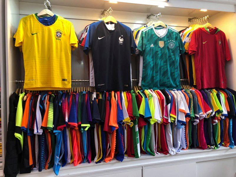 Đặt áo bóng đá theo yêu cầu