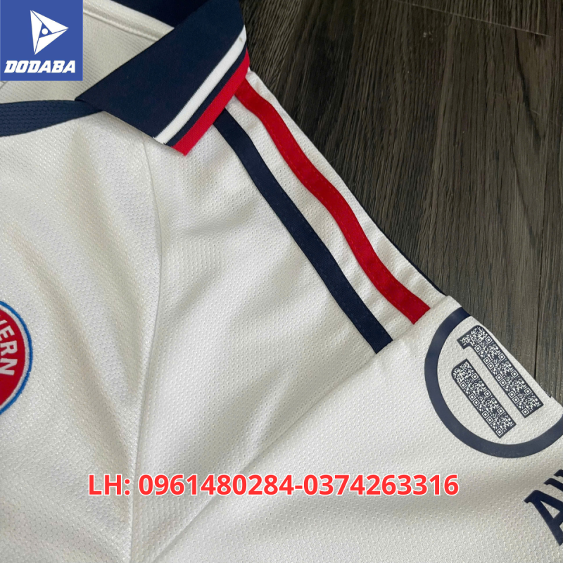 áo clb Bayern sân khách vai