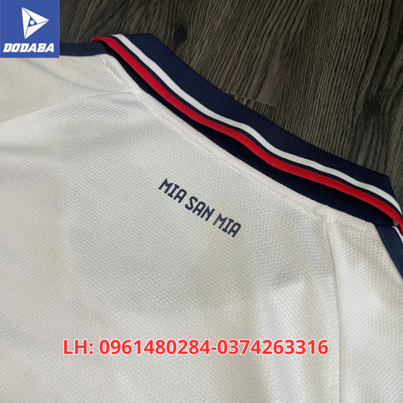 áo clb Bayern sân khách cổ sau